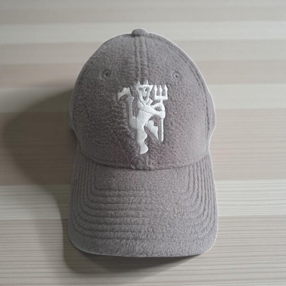 NEW ERA Manchester United Soccer Football Gray Furry Baseball Hat Cap - Picture 1 of 7